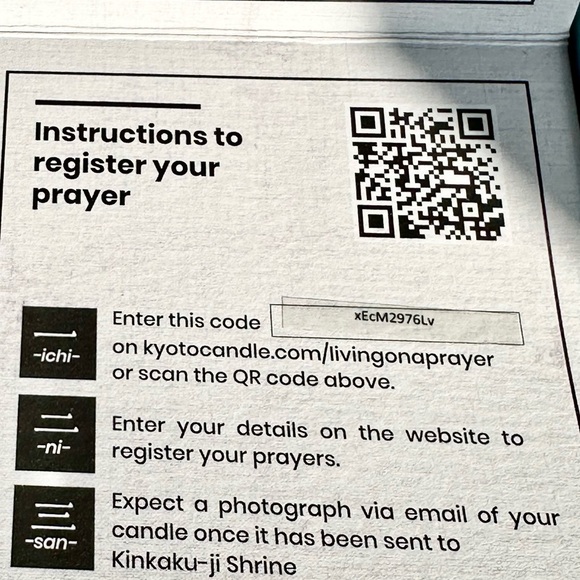 Authentic Kyoto Floral Scented Candle in Black Holder - Picture 6 of 7